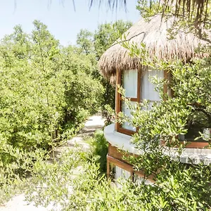 **** Hotel Mamasan Treehouses & México